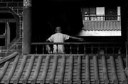 Monk in the shadow B&W : Kunming, China